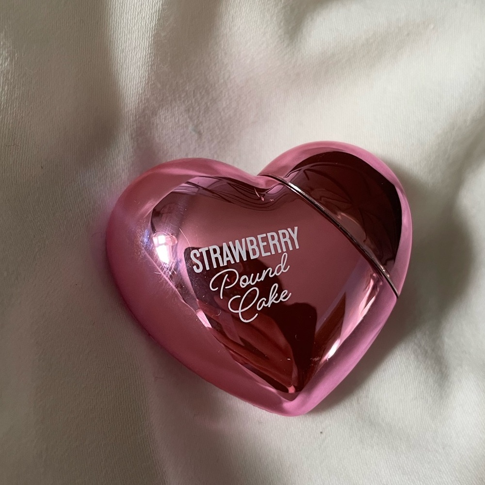 Bath and Body Works Strawberry Pound Cake lip oil .25 oz